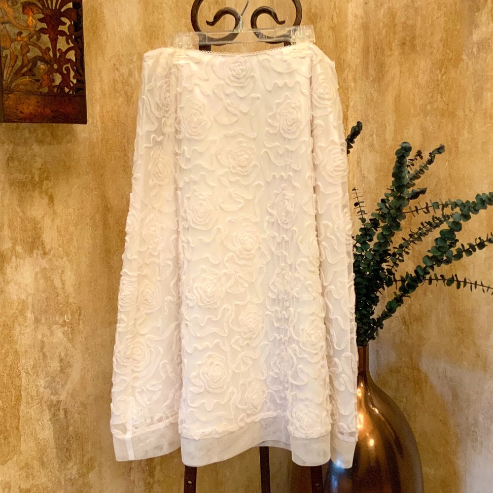 MSK Ivory Skirt w/ Tulle Detail & Hem.  Midi Length.  Poly/Nylon.  Size M.